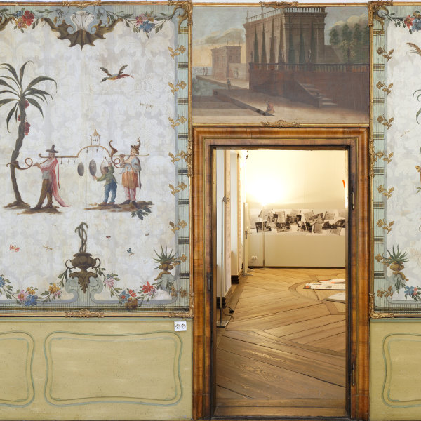 barockes Zimmer im Memminger Hermansbau mit Tapeten mit orientalistischen Darstellungen